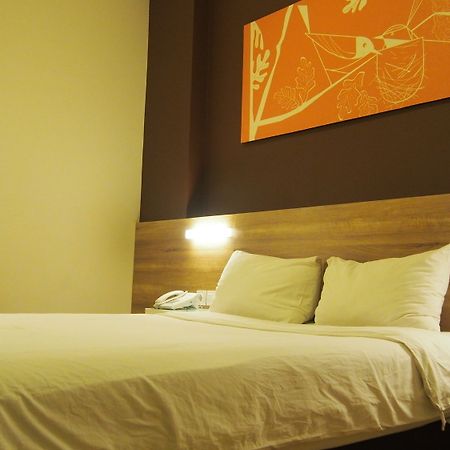 G7 Hotel Jakarta Buitenkant foto